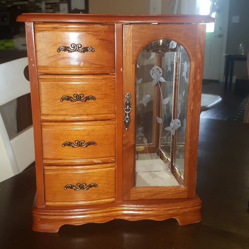 Jewelry box